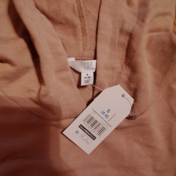 Two Long Sweatshirts - Picture 11 of 12